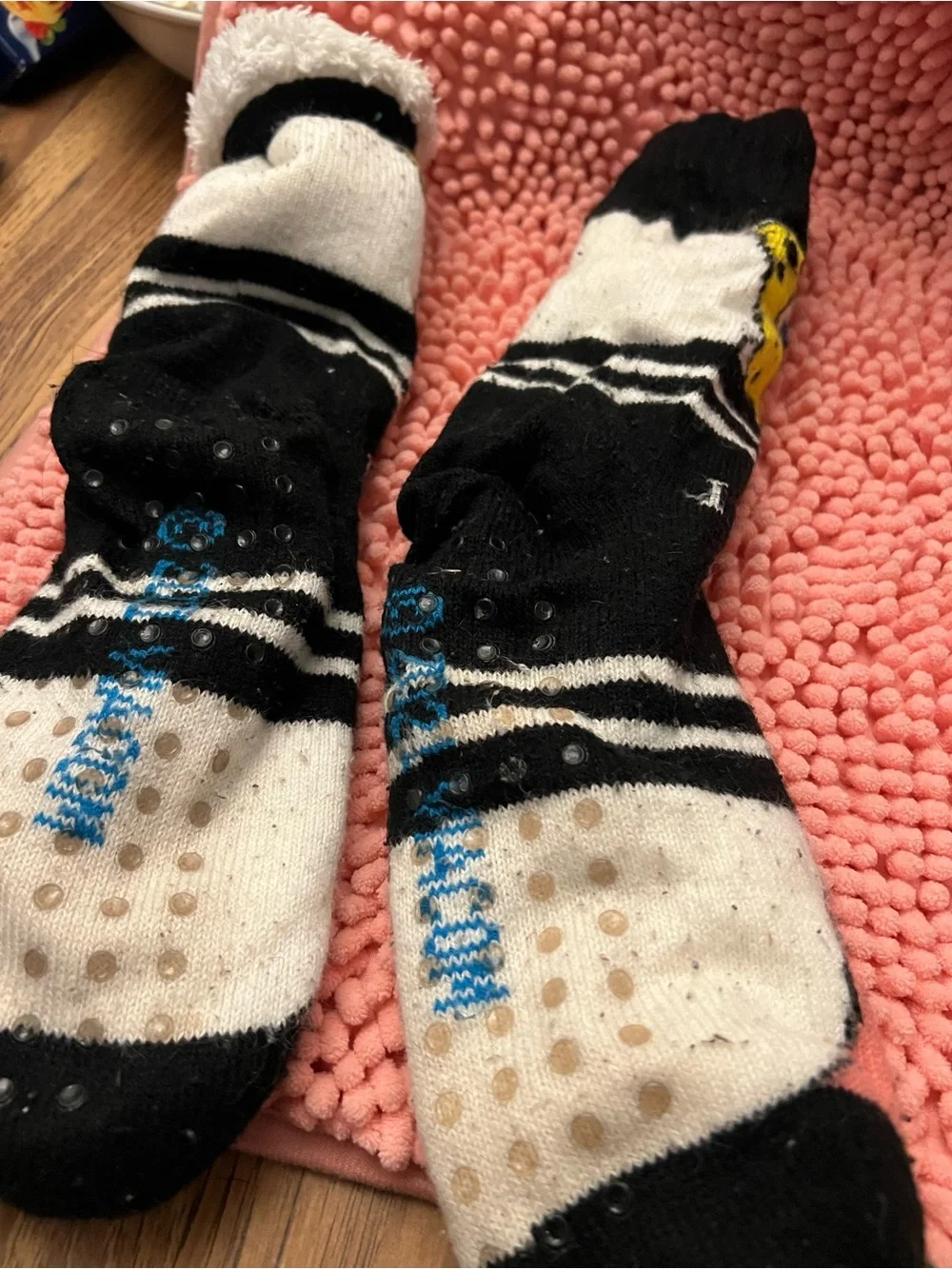 SpongeBob Squarepants Black, Yellow & Pink Fuzzy Crew Socks